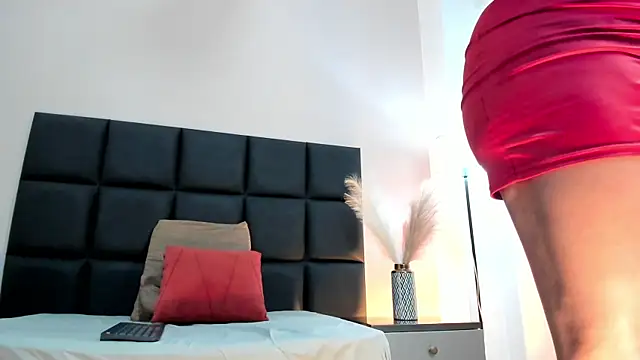 Snapshot of SeleneLujan chatting on December 2025 12:00:02 PM SeleneLujan online show from December 2025 12:00:02 PM