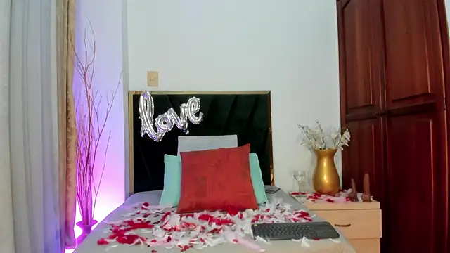 Snapshot of SeleneLujan chatting on February 2026 12:13:02 PM SeleneLujan online show from February 2026 12:13:02 PM