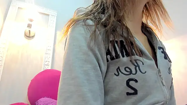 Bonniie 22 online show from September 2025 01:24:02 PM