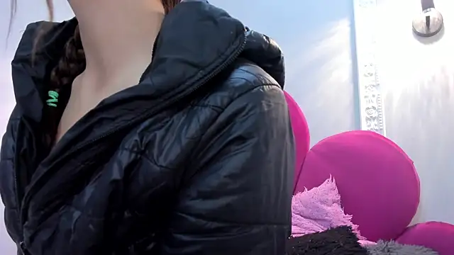 Bonniie 22 online show from September 2025 01:23:02 PM