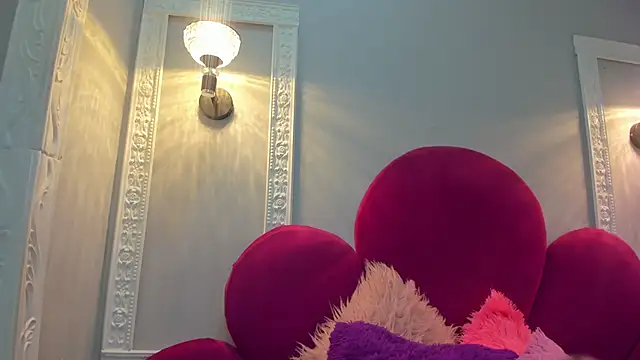 Bonniie 22 online show from October 2025 01:12:01 PM