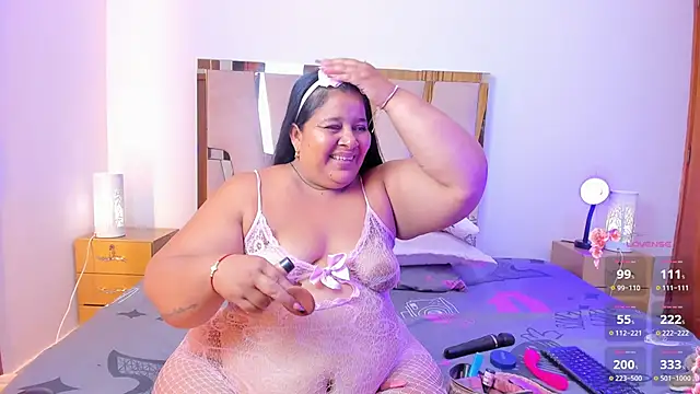 LunaaSweett online show from December 2025 12:23:02 PM