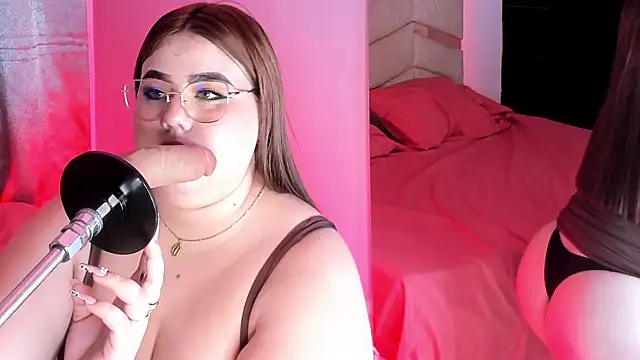 Snapshot of MadissonLee__ chatting on April 2026 10:34:02 PM MadissonLee online show from April 2026 10:34:02 PM