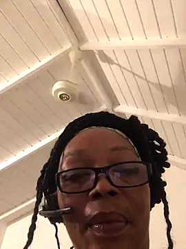 Ladyzee25 online show from September 2025 04:00:01 AM