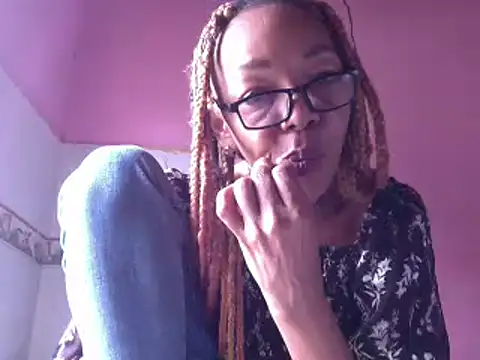 Ladyzee25 online show from March 2026 04:33:01 PM