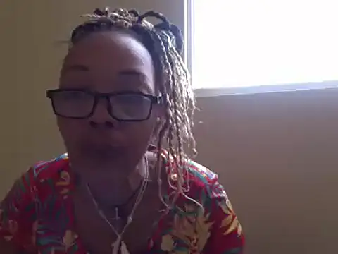 Snapshot of Ladyzee25 chatting on July 2026 06:20:01 PM Ladyzee25 online show from July 2026 06:20:01 PM