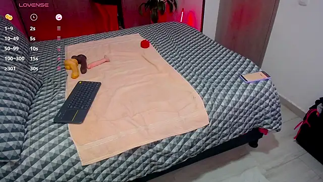 CarolinneFiotti online show from September 2025 01:55:01 PM