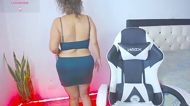 CarolinneFiotti online show from October 2025 11:58:01 AM