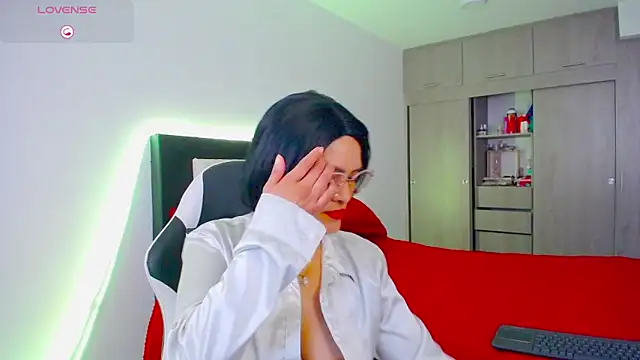 CarolinneFiotti online show from November 2025 02:16:01 PM