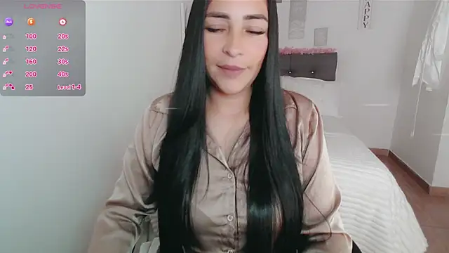 Snapshot of luna_lgomez_ chatting on October 2025 01:39:02 PM luna lgomez  online show from October 2025 01:39:02 PM