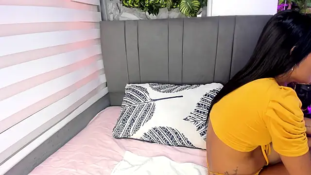 Fernanda liie  online show from December 2025 01:07:01 PM