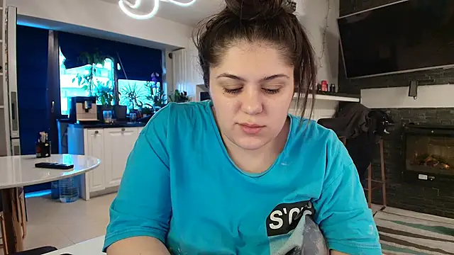 Snapshot of Layla- chatting on January 2025 10:18:02 AM Layla- online show from January 2025 10:18:02 AM