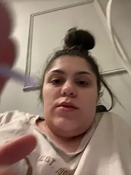 Snapshot of Layla- chatting on January 2025 05:39:01 PM Layla- online show from January 2025 05:39:01 PM