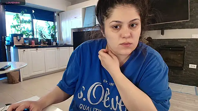 Snapshot of Layla- chatting on March 2025 02:29:02 PM Layla- online show from March 2025 02:29:02 PM