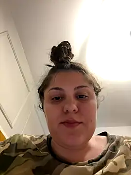 Snapshot of Layla- chatting on September 2025 11:16:01 PM Layla- online show from September 2025 11:16:01 PM