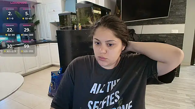 Snapshot of Layla- chatting on September 2025 09:11:01 AM Layla- online show from September 2025 09:11:01 AM