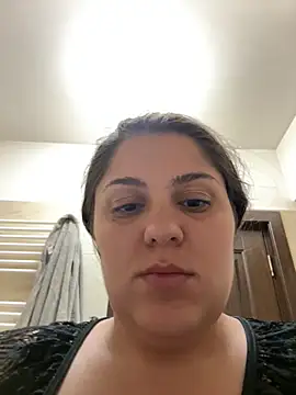 Snapshot of Layla- chatting on October 2025 09:56:01 PM Layla- online show from October 2025 09:56:01 PM