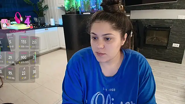 Snapshot of Layla- chatting on October 2025 01:40:02 PM Layla- online show from October 2025 01:40:02 PM