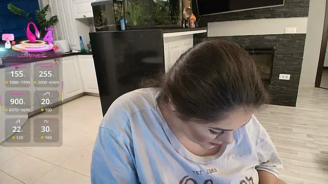 Snapshot of Layla- chatting on November 2025 11:33:02 AM Layla- online show from November 2025 11:33:02 AM