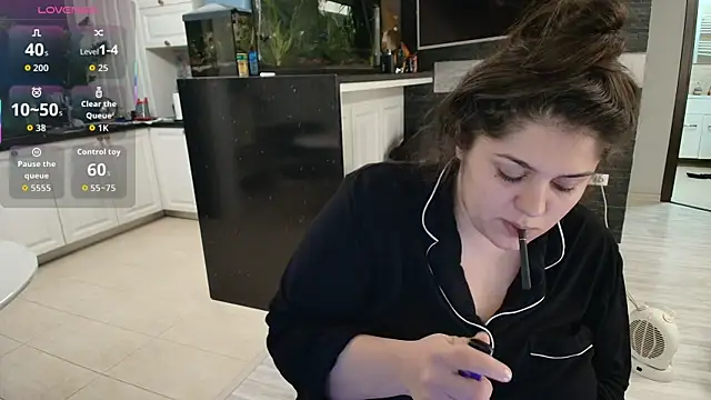 Snapshot of Layla- chatting on November 2025 11:42:01 AM Layla- online show from November 2025 11:42:01 AM