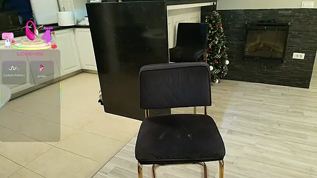 Snapshot of Layla- chatting on January 2026 08:10:02 PM Layla- online show from January 2026 08:10:02 PM