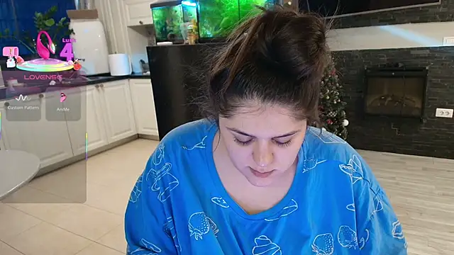 Snapshot of Layla- chatting on February 2026 01:44:01 PM Layla- online show from February 2026 01:44:01 PM