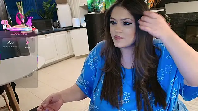 Snapshot of Layla- chatting on March 2026 09:50:01 PM Layla- online show from March 2026 09:50:01 PM