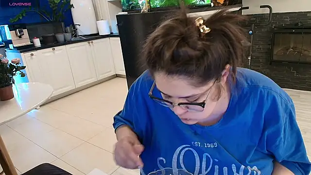 Snapshot of Layla- chatting on March 2026 10:22:02 AM Layla- online show from March 2026 10:22:02 AM