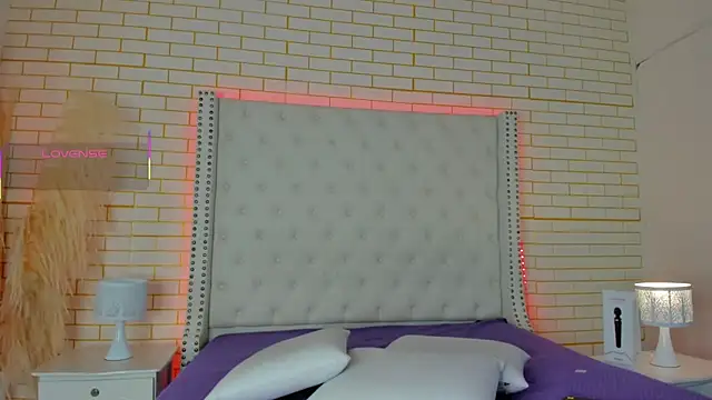 Emilly wilson  online show from October 2025 12:39:02 PM