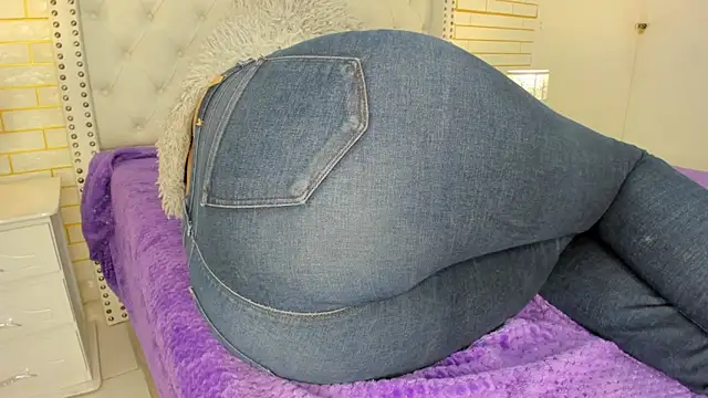 Emilly wilson  online show from November 2025 11:43:02 AM