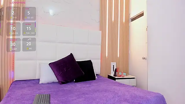 Emilly wilson  online show from December 2025 12:12:01 PM