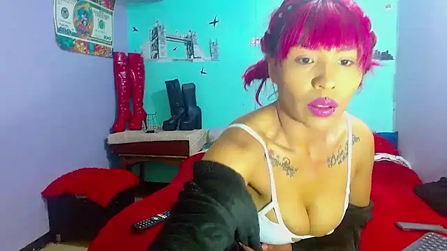 Snapshot of millygrey chatting on October 2025 03:22:01 PM millygrey online show from October 2025 03:22:01 PM
