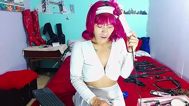 Snapshot of millygrey chatting on October 2025 03:24:01 PM millygrey online show from October 2025 03:24:01 PM