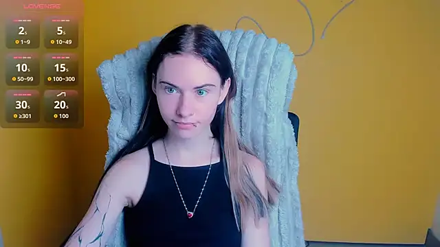 Snapshot of Fiona_Night chatting on June 2026 11:18:02 AM Fiona Night online show from June 2026 11:18:02 AM
