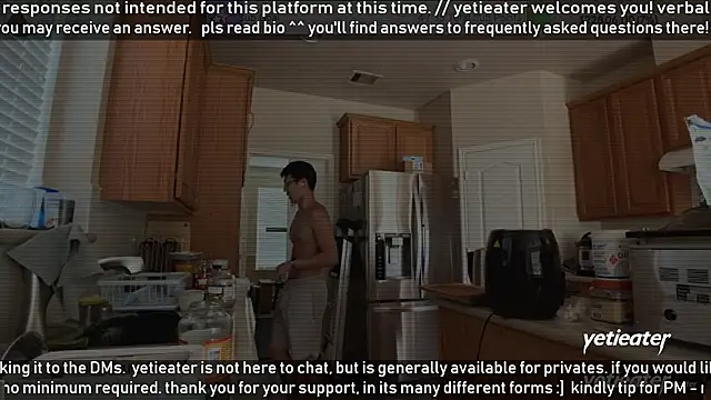 Snapshot of yetieater chatting on April 2026 04:32:01 PM yetieater online show from April 2026 04:32:01 PM