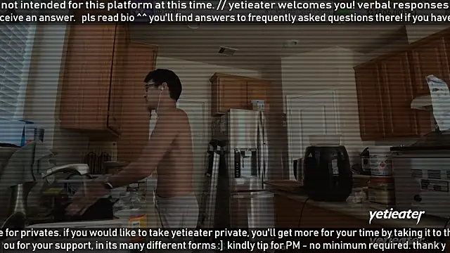 Snapshot of yetieater chatting on April 2026 04:19:01 PM yetieater online show from April 2026 04:19:01 PM