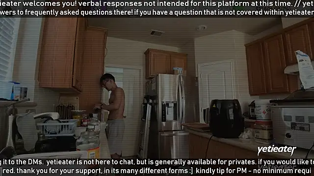 Snapshot of yetieater chatting on April 2026 04:16:02 PM yetieater online show from April 2026 04:16:02 PM
