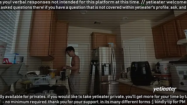 Snapshot of yetieater chatting on May 2026 04:24:01 PM yetieater online show from May 2026 04:24:01 PM