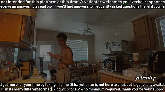 Snapshot of yetieater chatting on June 2026 03:33:01 PM yetieater online show from June 2026 03:33:01 PM