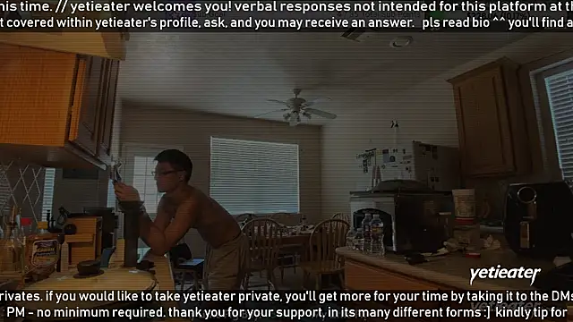 Snapshot of yetieater chatting on June 2026 04:05:01 PM yetieater online show from June 2026 04:05:01 PM