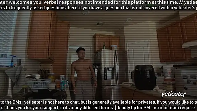 Snapshot of yetieater chatting on July 2026 05:08:02 PM yetieater online show from July 2026 05:08:02 PM