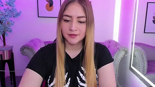 Snapshot of Agatha_luxx chatting on March 2025 12:46:02 PM Agatha luxx online show from March 2025 12:46:02 PM