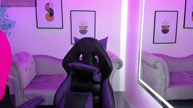 Snapshot of Agatha_luxx chatting on March 2025 03:40:01 PM Agatha luxx online show from March 2025 03:40:01 PM