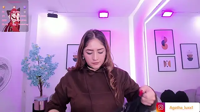 Snapshot of Agatha_luxx chatting on October 2025 12:40:02 PM Agatha luxx online show from October 2025 12:40:02 PM