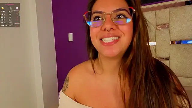 Snapshot of emilyy_cooperr chatting on April 2026 01:41:02 PM emilyy cooperr online show from April 2026 01:41:02 PM