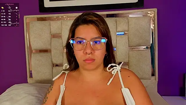 Snapshot of emilyy_cooperr chatting on May 2026 12:10:01 PM emilyy cooperr online show from May 2026 12:10:01 PM