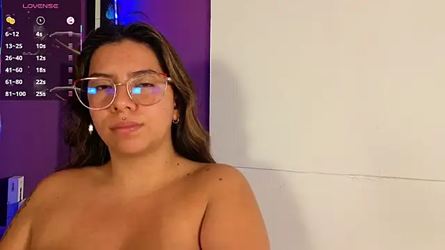 Snapshot of emilyy_cooperr chatting on June 2026 12:33:02 PM emilyy cooperr online show from June 2026 12:33:02 PM