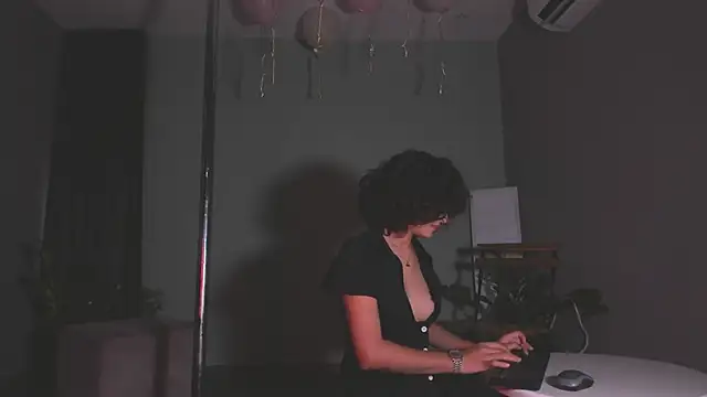 Zoe-S online show from March 2025 01:26:02 PM