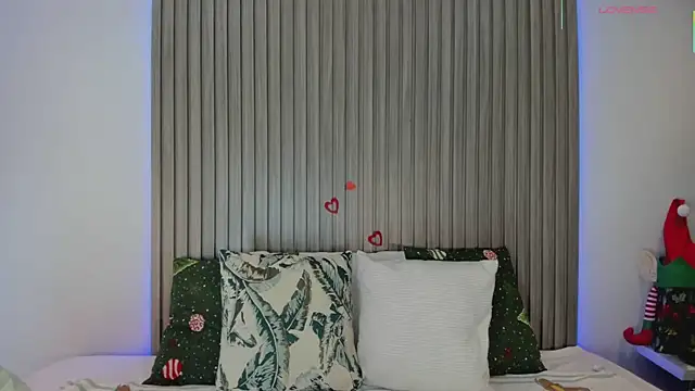 Zoe-S online show from November 2025 07:05:02 PM