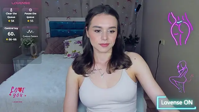 Snapshot of EmelyMason chatting on April 2026 05:00:02 AM EmelyMason online show from April 2026 05:00:02 AM